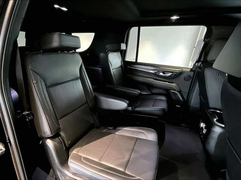 Used 2024 GMC Yukon XL Denali w/ Denali Reserve Package image 31
