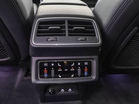 Used 2022 Audi e-tron Premium Plus w/ Premium Plus Package image 37