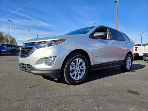 Used 2020 Chevrolet Equinox LS w/ LS Convenience Package image 2