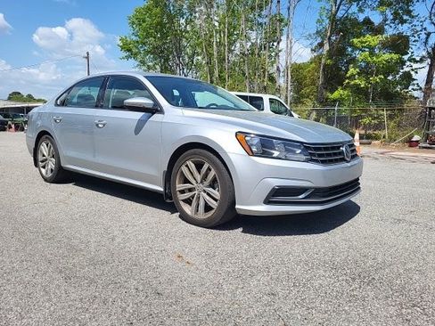 Used 2019 Volkswagen Passat 2.0T Wolfsburg image 1
