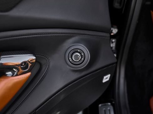 Used 2022 Ferrari F8 Tributo RWD image 36