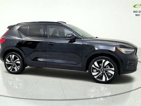 Used 2024 Volvo XC40 B5 Plus w/ Protection Package Premier AWD/4WD image 10