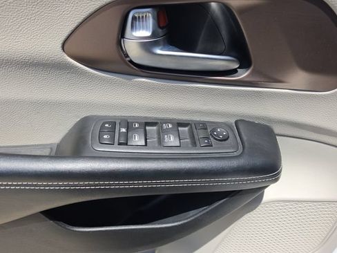 Used 2022 Chrysler Voyager LX FWD image 18