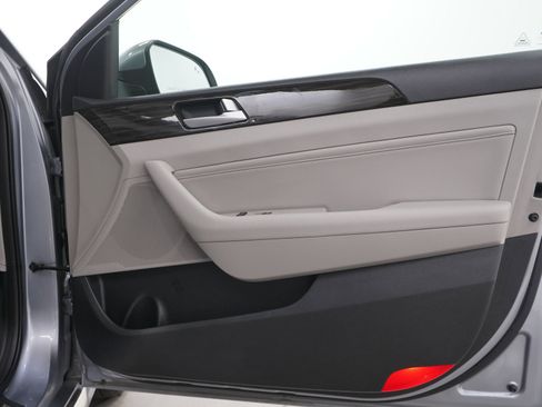 Used 2016 Hyundai Sonata Limited w/ Cargo Package FWD image 9