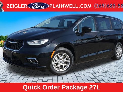 Used 2024 Chrysler Pacifica Touring-L FWD image 1