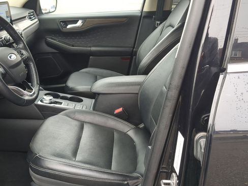 Certified 2020 Ford Escape Titanium image 21