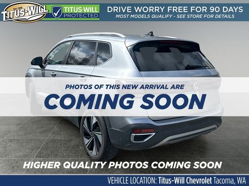 Used 2025 Volkswagen Taos SE AWD/4WD image 3