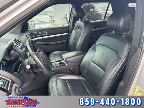 Used 2017 Ford Explorer XLT w/ Equipment Group 202A FWD image 3