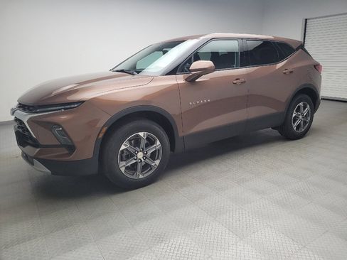 Used 2023 Chevrolet Blazer LT AWD/4WD image 2