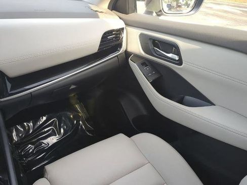 Certified 2025 Nissan Rogue SL w/ Tech Package image 17