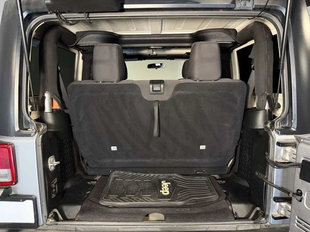 Used 2018 Jeep Wrangler Sport AWD/4WD image 17