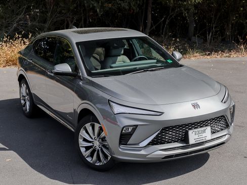 New 2025 Buick Envista Avenir image 2