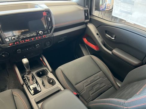 Used 2025 Nissan Frontier PRO-4X image 30