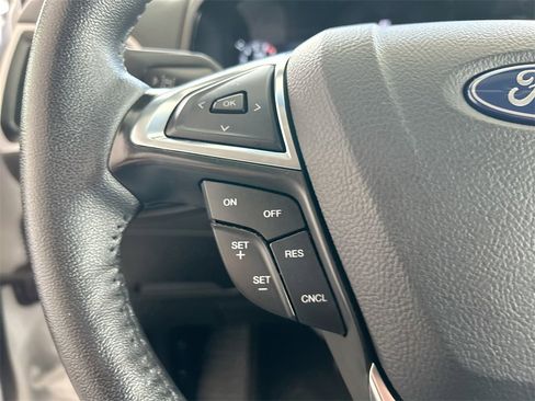 Used 2024 Ford Edge SEL image 17