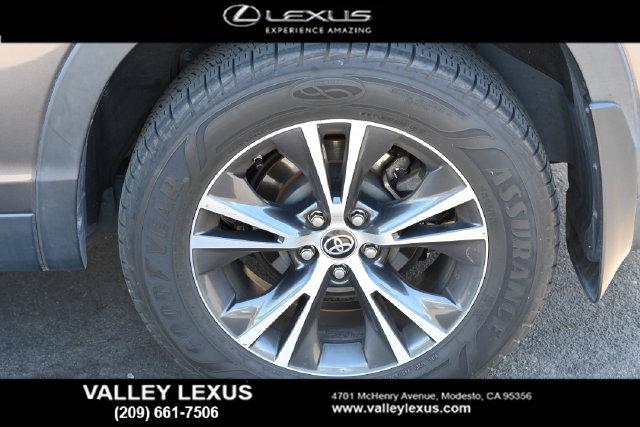Used 2019 Toyota Highlander LE AWD/4WD image 11