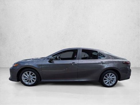 Used 2021 Toyota Camry LE image 9