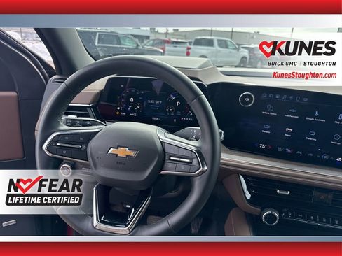 Used 2025 Chevrolet Suburban High Country AWD/4WD image 39