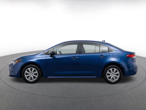 Used 2025 Toyota Corolla LE FWD image 4