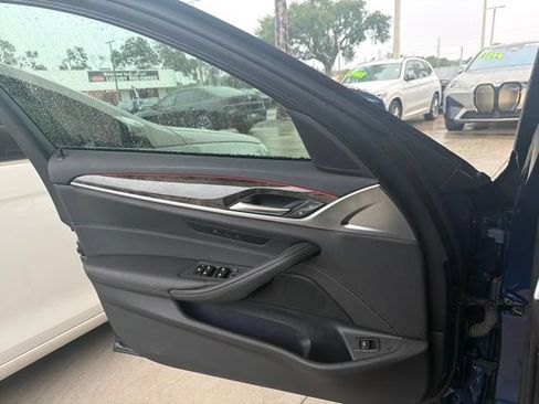 Used 2022 BMW 530i w/ M Sport Package RWD image 8