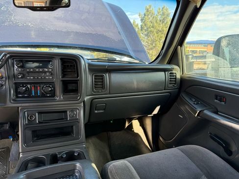 Used 2005 Chevrolet Silverado 2500 LS w/ Heavy-Duty Power Package image 25