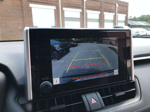 Certified 2024 Toyota RAV4 LE AWD/4WD image 18