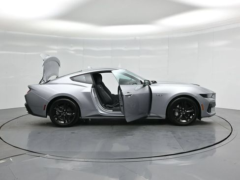 Used 2025 Ford Mustang GT RWD image 4
