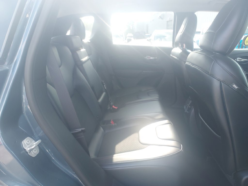 Used 2019 Jeep Cherokee Trailhawk w/ Cold Weather Group AWD/4WD image 30