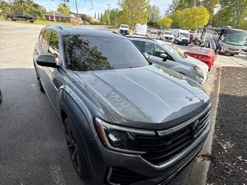 Used 2024 Volkswagen Atlas SEL Premium R-Line image 3