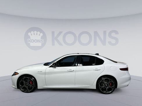 Used 2022 Alfa Romeo Giulia Veloce image 2
