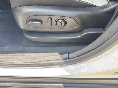 Used 2024 Chevrolet Equinox LT FWD image 23