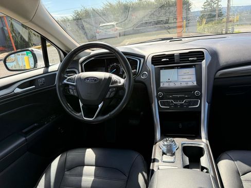 Used 2017 Ford Fusion Energi SE image 23