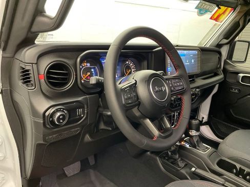 Certified 2024 Jeep Gladiator Rubicon AWD/4WD image 16