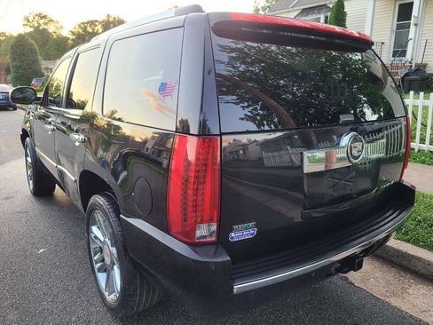 Used 2010 Cadillac Escalade Premium image 5