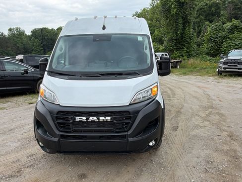 Used 2024 RAM ProMaster 2500 w/ Convenience Group FWD image 3