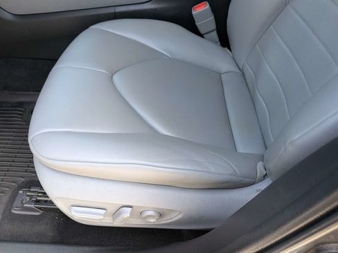Used 2022 Toyota Highlander XLE FWD image 23