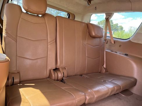 Used 2015 Cadillac Escalade ESV Platinum AWD/4WD image 17