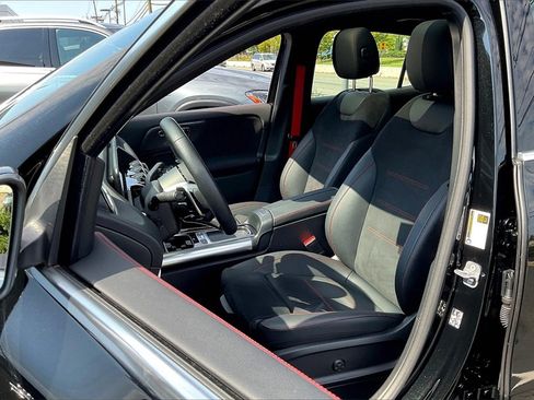 Used 2025 Mercedes-Benz GLA 35 AMG 4MATIC image 17