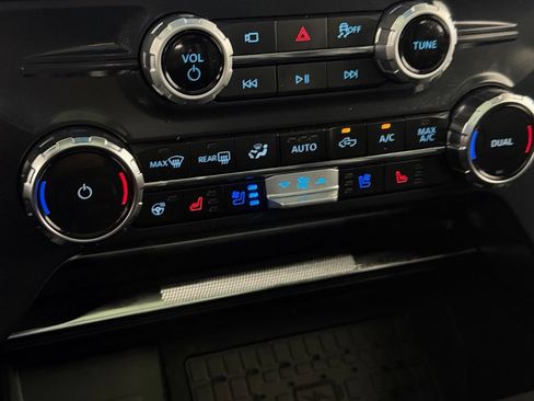 Used 2025 Ford F150 Lariat w/ Equipment Group 502A High AWD/4WD image 19