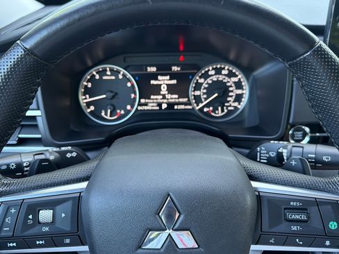 Used 2024 Mitsubishi Outlander SE AWD/4WD image 24