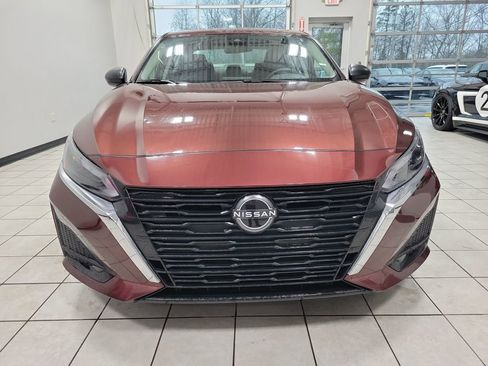 Used 2024 Nissan Altima 2.5 SV image 2