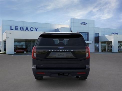 Used 2026 Ford Expedition Active RWD image 5