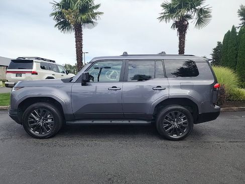 Used 2024 Lexus GX 550 w/ Cold Area Package AWD/4WD image 2