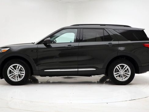Used 2022 Ford Explorer XLT w/ Equipment Group 202A image 6