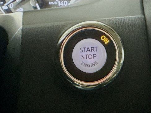 Used 2021 Nissan Armada SL w/ Captain's Chairs Package image 19