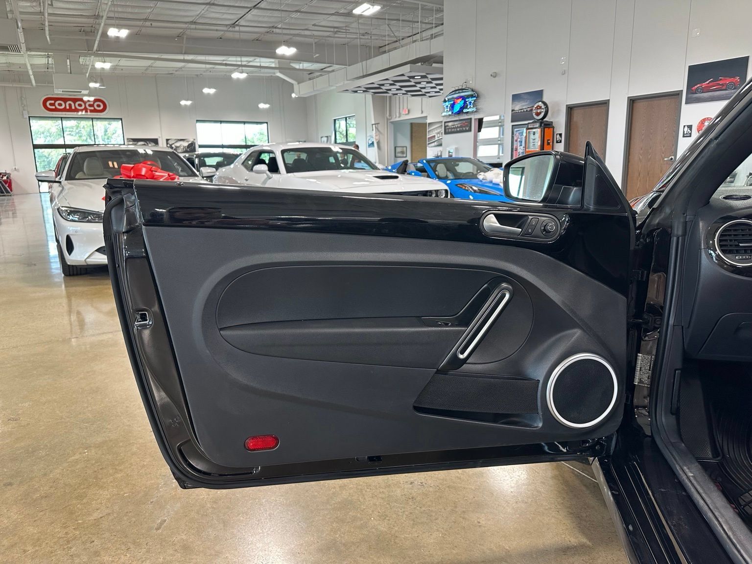 Used 2018 Volkswagen Beetle 2.0T SE FWD image 11