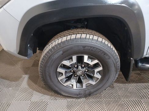 Used 2020 Toyota Tacoma TRD Off-Road w/ TRD Premium Off Road Package image 19
