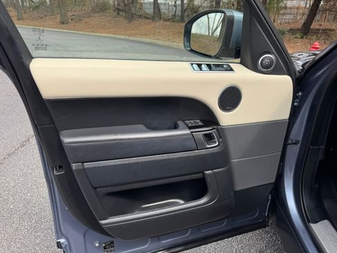 Used 2019 Land Rover Range Rover Sport HSE image 24