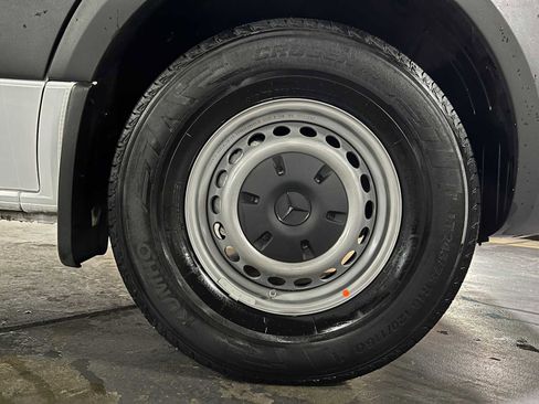 Used 2025 Mercedes-Benz Sprinter 2500 image 9