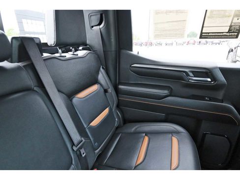 Used 2024 GMC Sierra 1500 AT4 w/ Technology Package image 10