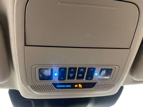 Used 2022 Ford Explorer XLT w/ Equipment Group 202A image 27